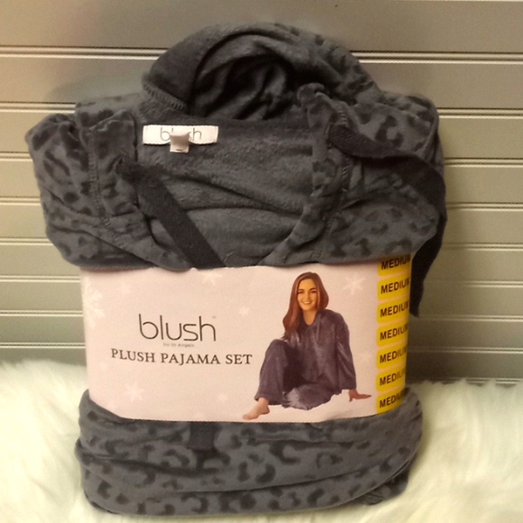 Blush Animal Print Plush Pajamas Set - Picture 2 of 11